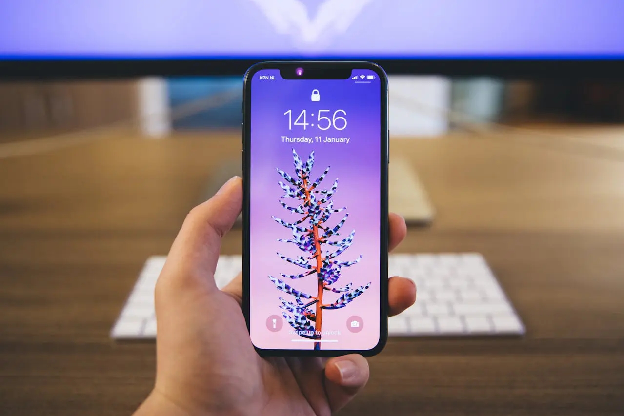 Banner 10 Cara Menghemat Kuota iPhone dengan by. U, Makin Irit!